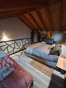 En eller flere senge i et værelse på Girasoles Home Duplex