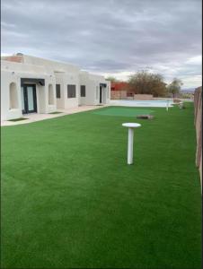 Fotografie z fotogalerie ubytování Bullhead oasis! Enjoy putt putt, view, pool & spa! v destinaci Bullhead City