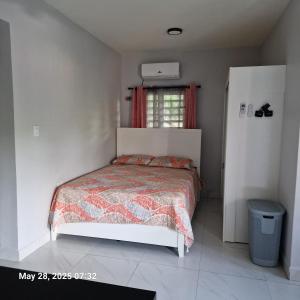 Rúm í herbergi á Defiance Studio St Maarten