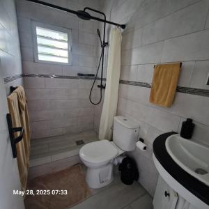 Baðherbergi á Defiance Studio St Maarten