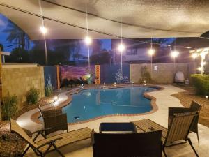 Басейн в Phoenix Home Pool & String Lights або поблизу