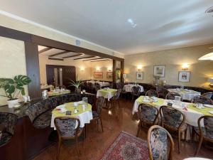 Restaurace v ubytování Hotel Garni Maaß