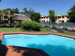 Swimmingpoolen hos eller tæt på Sandhurst Luxury Accommodation Self-Catering Suites in Pietermaritzburg