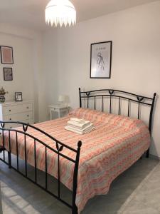 Un pat sau paturi într-o cameră la Casa vacanze La stella marina