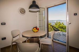 Balkón alebo terasa v ubytovaní Apartment Vincent with beautiful sea view terrace