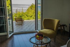 Balkón alebo terasa v ubytovaní Apartment Vincent with beautiful sea view terrace