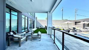 a balcony with chairs and tables on a building at Modern 2- Bed Apt Pool & Gym in Austin