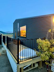 Balkón nebo terasa v ubytování Experience Tiny Home Living