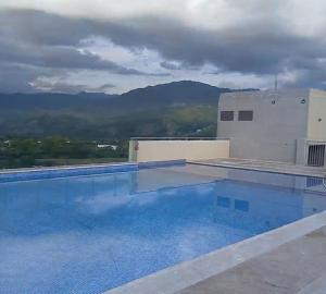 a swimming pool on the roof of a building at Mi hogar en Ibagué in Ibagué