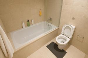 Koupelna v ubytování 1-bedroom business hub easy life