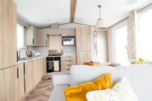 Η κουζίνα ή μικρή κουζίνα στο Family Caravan in Selsey