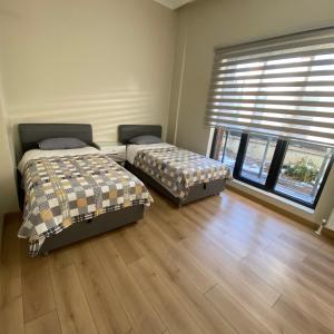 Postel nebo postele na pokoji v ubytování Cozy home - Garden, Fireplace & Cinema Experience + 30 fotografií