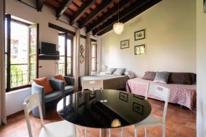 Μια τηλεόραση ή/και κέντρο ψυχαγωγίας στο Apartamentos Mercado Central