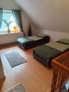 Ein Bett oder Betten in einem Zimmer der Unterkunft Ferienwohnungen Auetal