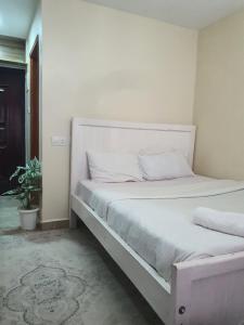 a bedroom with a large white bed in a room at Regional Homes Ke 1004 in Nairobi