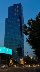 Φωτογραφία από το άλμπουμ του West 21 Tower σε Fontana