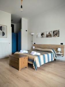 Giường trong phòng chung tại Villa Maria Apartments