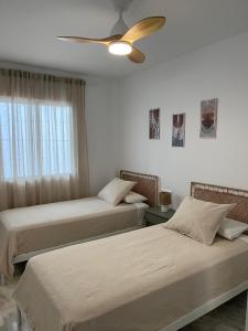 Postel nebo postele na pokoji v ubytování Apartamento con piscina y vistas - Cómpeta