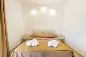 Postel nebo postele na pokoji v ubytování Kokonaki Suites + 41 fotografií