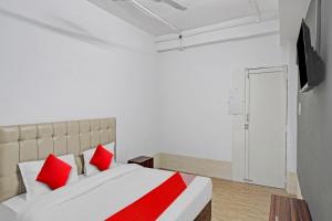 Postel nebo postele na pokoji v ubytování Hotel O Mr Crown Inn To Inn + 25 fotografií