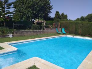 a large blue swimming pool in a yard at Casa La Laguneta in Arcos de la Frontera