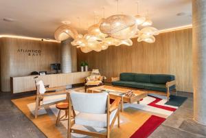 Et opholdsområde på Luxo à beira mar com Jacuzzi particular