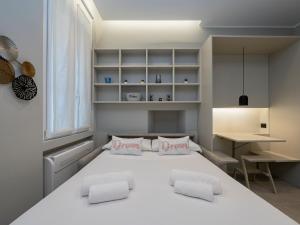 Postel nebo postele na pokoji v ubytování Luxury apartment - Cesare da Sesto 23