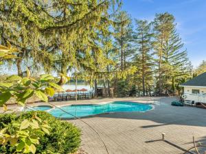 Bazén v ubytování Lakeside Suites nebo v jeho okolí