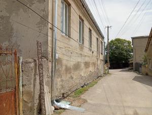 El barrio en el que está la pensión o un barrio cercano