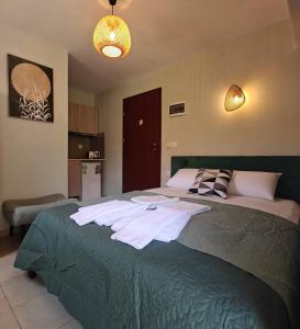 Postel nebo postele na pokoji v ubytování Nava Apartments