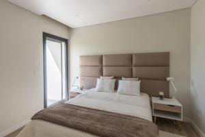 Ένα ή περισσότερα κρεβάτια σε δωμάτιο στο Vila Vicente Jacuzzi, Sauna and Parking