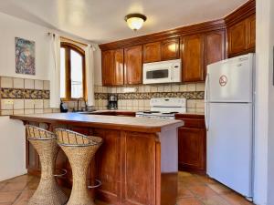 Kuchyň nebo kuchyňský kout v ubytování Puerto Nuevo Surf Casita Casita de Steve with pool + 8 fotografií
