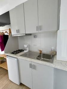 Fotografie z fotogalerie ubytování Enopia Apartments Himara v destinaci Himare