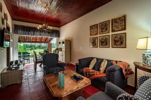 a living room with couches and a table at Villa do Haras in Espirito Santo Do Pinhal