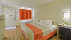 Ένα ή περισσότερα κρεβάτια σε δωμάτιο στο Motel 6-Maple Shade Township, NJ - Philadelphia - Mt Laurel