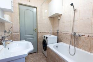 Bilik mandi di House Mila +15 gambar