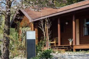 Το κτήριο όπου στεγάζεται  η παραθεριστική κατοικία
