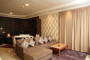 a living room with a couch and a table at ELGOUN Serviced apartments in Riyadh +39 photos