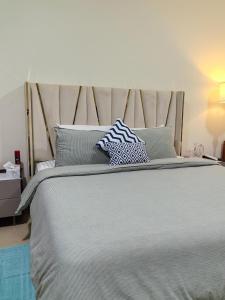 Postel nebo postele na pokoji v ubytování Ahlan New Horizon JBR