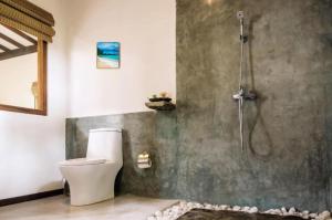 A bathroom at Garcinia Leaf
