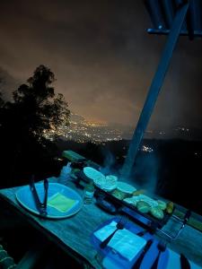 a table with plates of food on top of a mountain at Chalet Guadalupe - Girardota in Estación San Andrés +11 photos