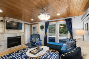 a living room with a couch and a fireplace at Cozy Cottages Green Cottage Hot tub-Town in Saugatuck