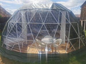 a igloo greenhouse with a table in it at Lincoln Big Dome, 4 beds, Projector - Groups OK in Snelland