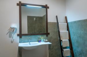 A bathroom at Garcinia Leaf