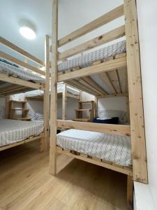 Postel nebo postele na pokoji v ubytování Alaska Backpacker Hostel