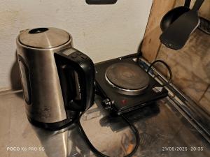a coffee maker sitting on top of a counter at El Tambucho Miramar BsAs in Miramar