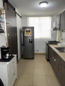 Kuchyň nebo kuchyňský kout v ubytování APARTAMENTO 3 habitaciones y piscina a solo 15 minutos del aeropuerto