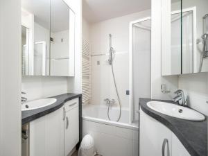 Ένα μπάνιο στο Apartment in Blankenberge with Sea Views +17 φωτογραφίες
