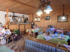 a dining room with two tables and a kitchen at 1-bedroom holiday apartment in Berchtesgaden