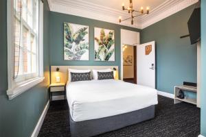 Nightcap at Pymble Hotel客房内的一张或多张床位